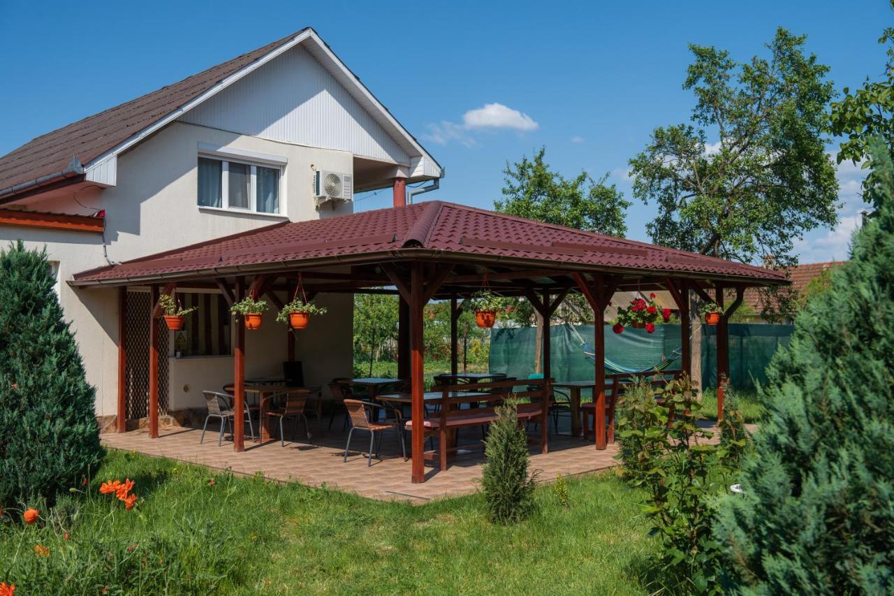 Hotel Denisa & Rares Tasnad Exterior foto