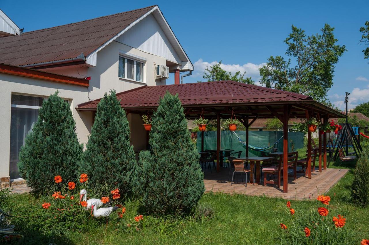 Hotel Denisa & Rares Tasnad Exterior foto